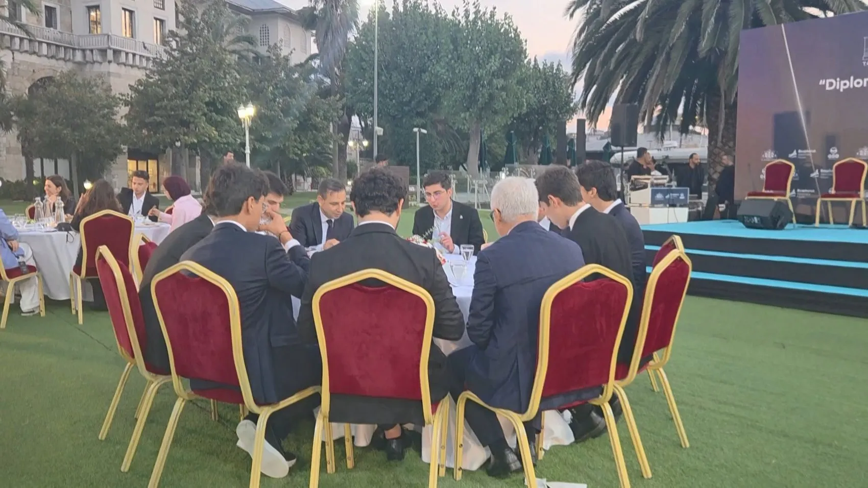 Geleceğin diplomatları İstanbul’da bir araya geldi