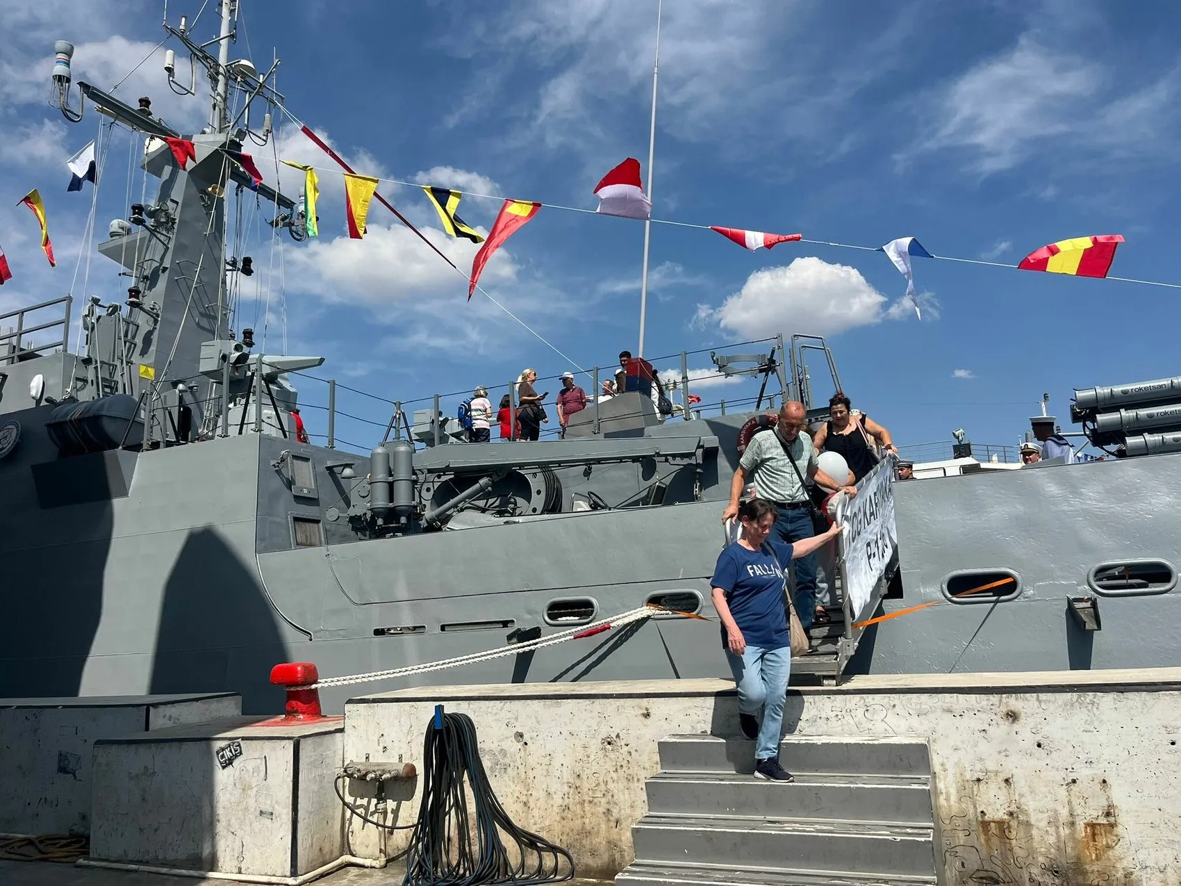 İzmir'de 30 Ağustos coşkusu: TCG Karşıyaka kapılarını ilk kez halka açtı