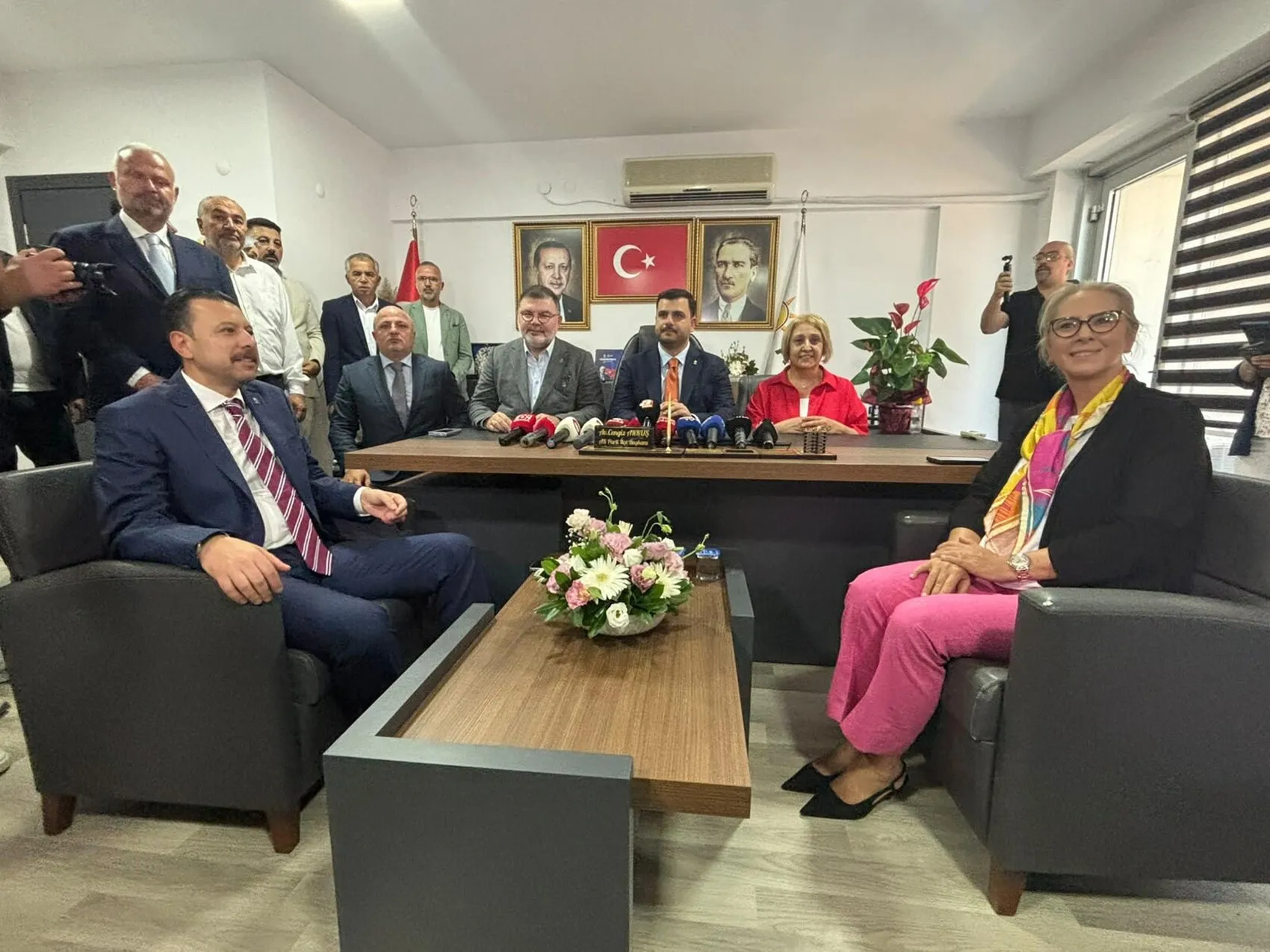 AK Parti Menderes Belediye Başkanı'nın partiye katılma talebini reddetti