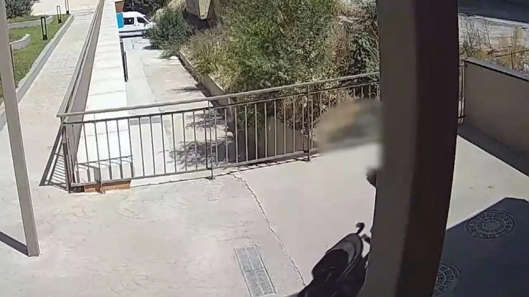 Küçükçekmece'de bebekli kurye operasyonu