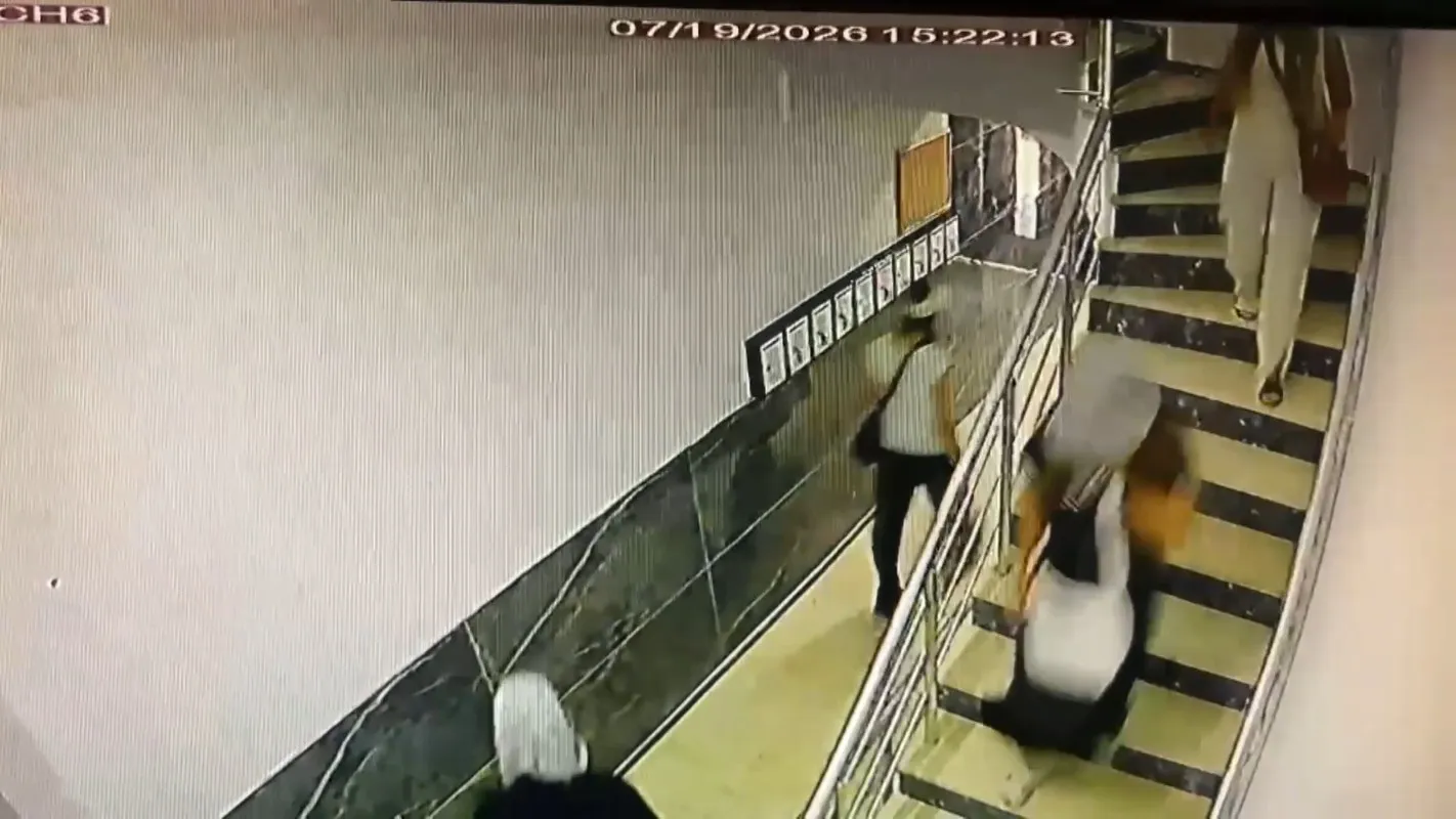 Zeytinburnu'nda kapı kilidini kıran hırsızlar yakalandı