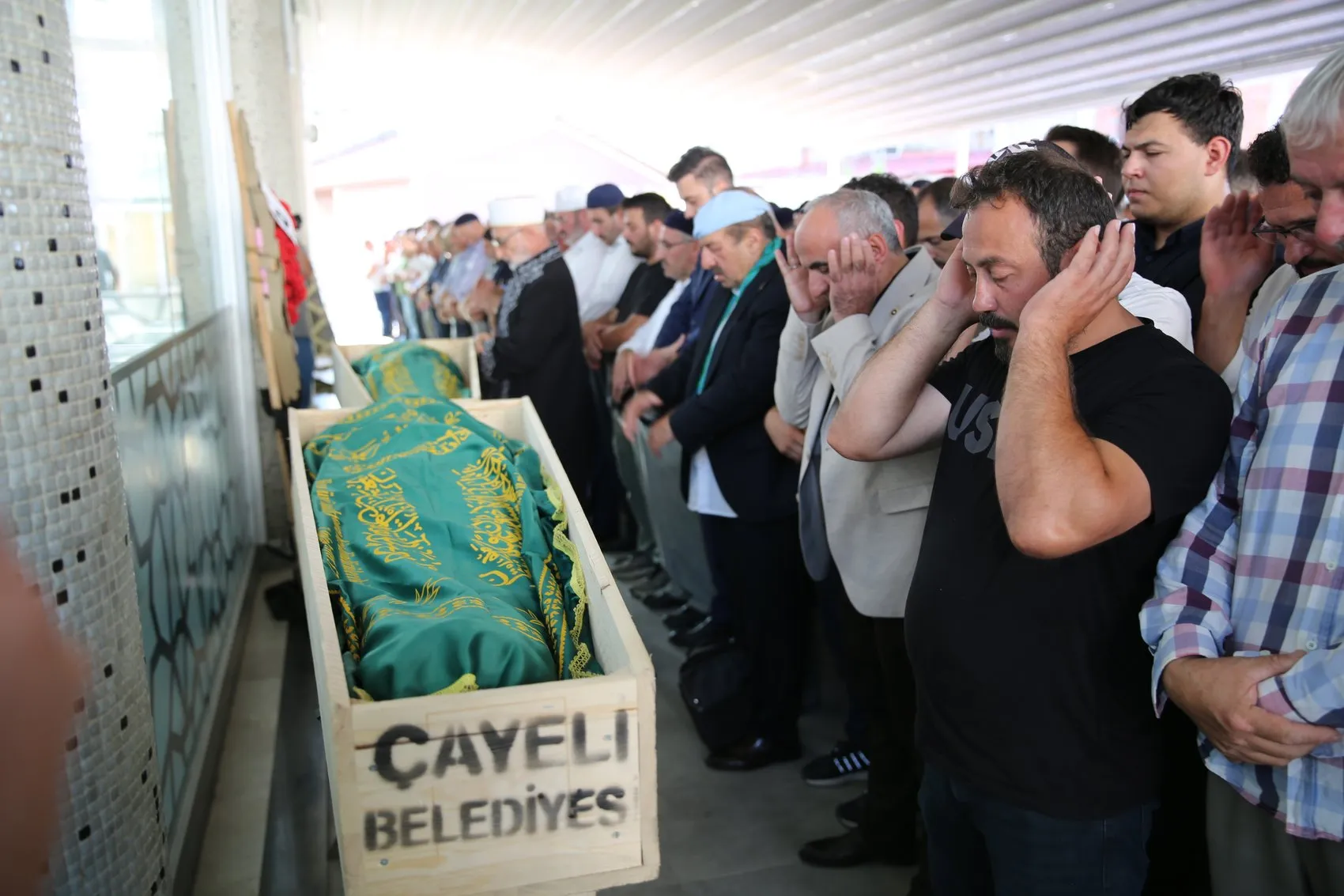 Dalgalara karşı koyamadılar İki kardeşin cenazesi toprağa verildi