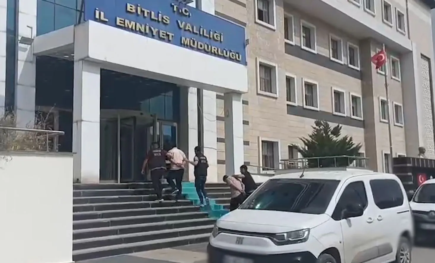 Tatvan yolunda narkotik operasyonu: Stepneye gizlenen zehir yakayı ele verdi