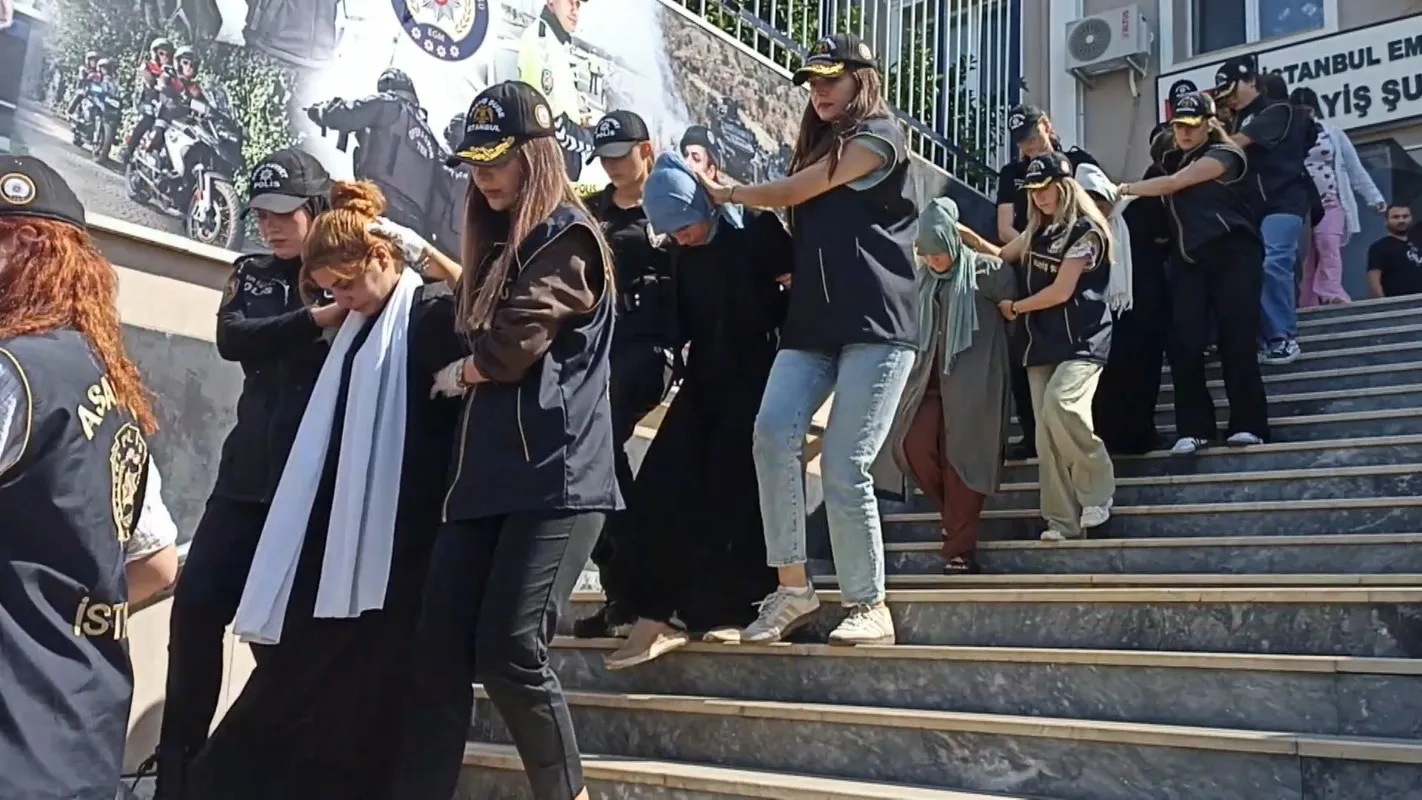 Turistlere yankesicilik yapan çete çökertildi 26 gözaltı