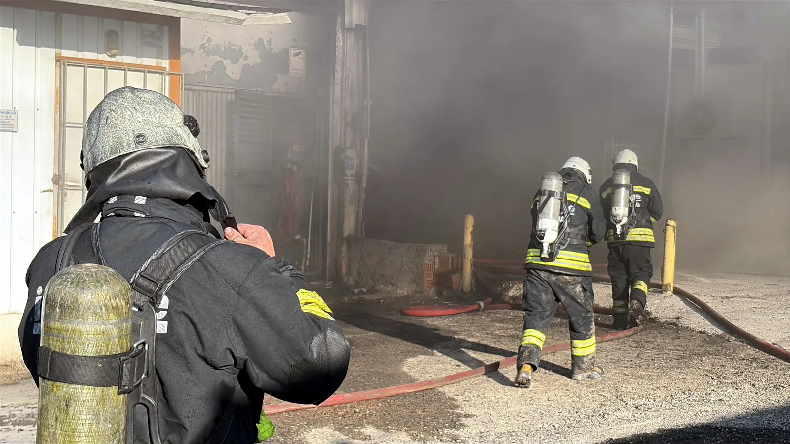 Tekirdağ Ergene'de iş yerlerini kül eden yangın kontrol altına alındı