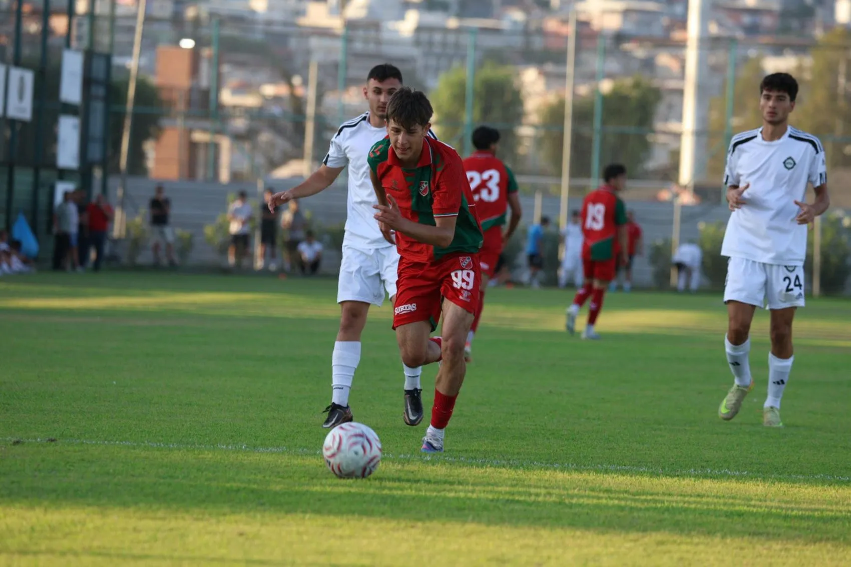 İzmir Futbolunun Nabzı Sezon Öncesinde Attı Çiğli'deki Dostluk Sınavı Yeşil-Kırmızılıların