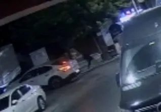 Sultangazi'de anahtarı kontakta unutulan otomobili saniyeler içinde çaldılar