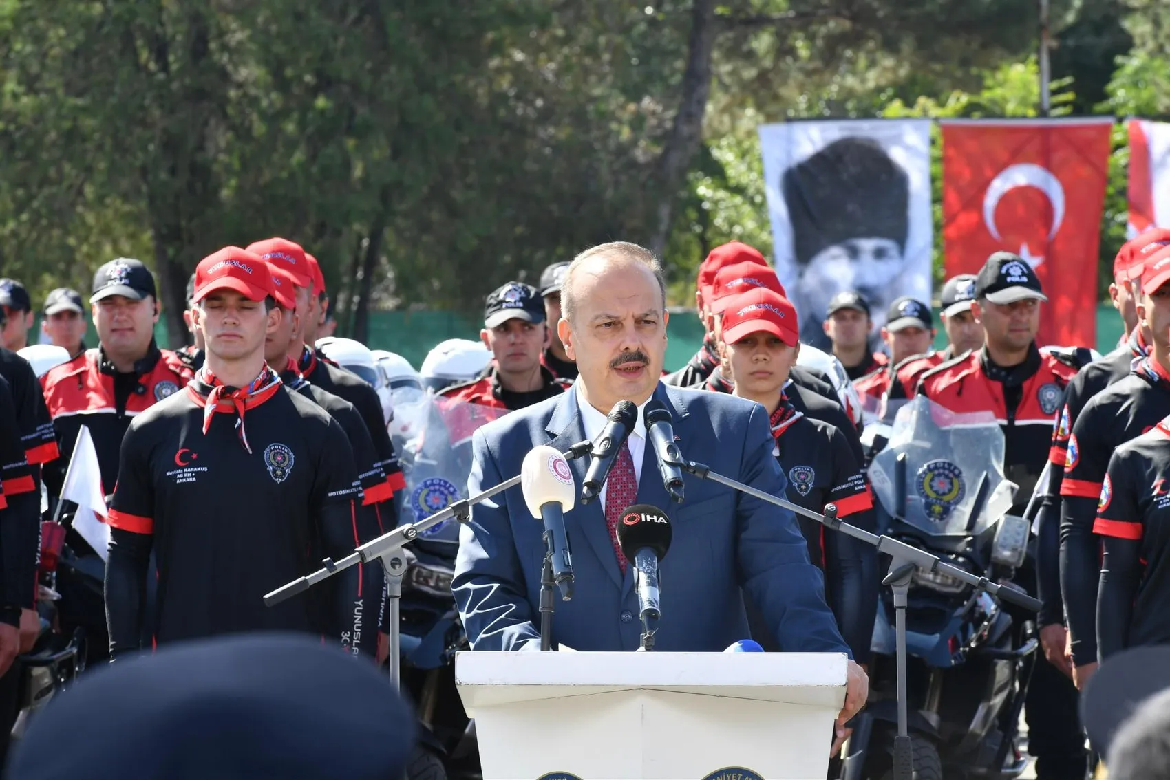 Ankara sokaklarında güvenliği sağlayacak 67 yeni yunus polisi göreve başladı