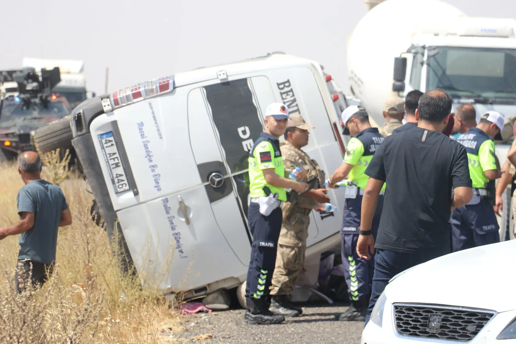 Lice yolunda minibüs faciası 3 can aldı