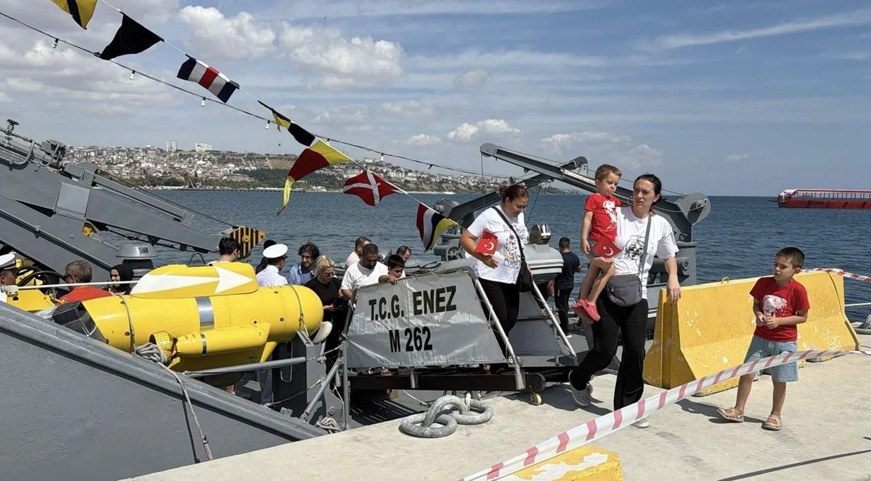 TCG Enez Tekirdağ kıyılarında: Zafer coşkusu denizden selamlandı