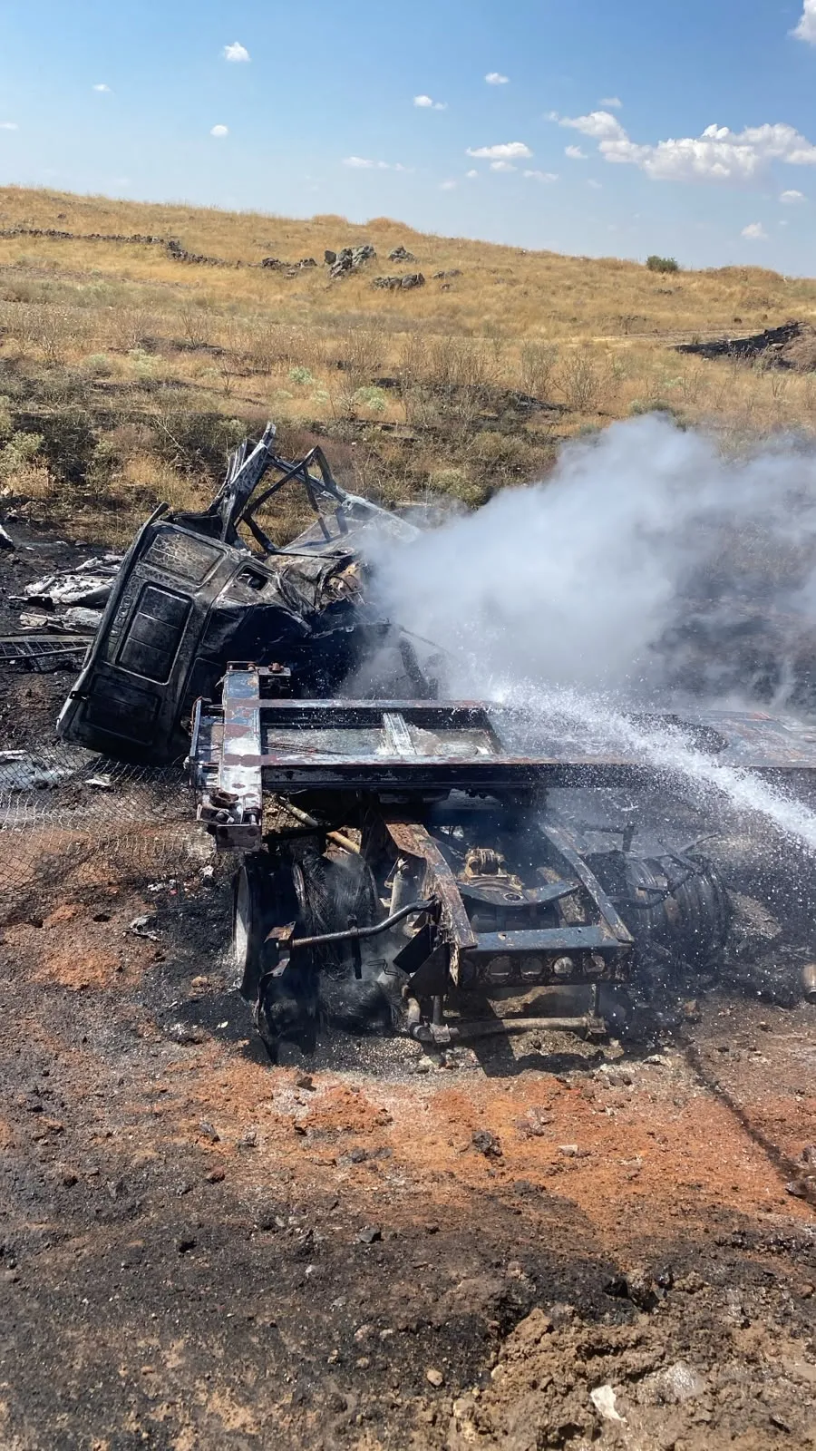 Nevşehir yolunda feci kaza Madeni yağ yüklü TIR yandı