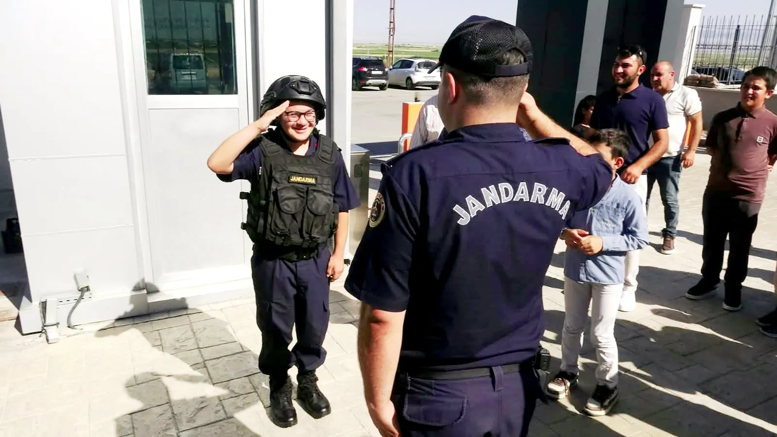 Jandarma, Down sendromlu Berkant'ın askerlik hayalini gerçekleştirdi