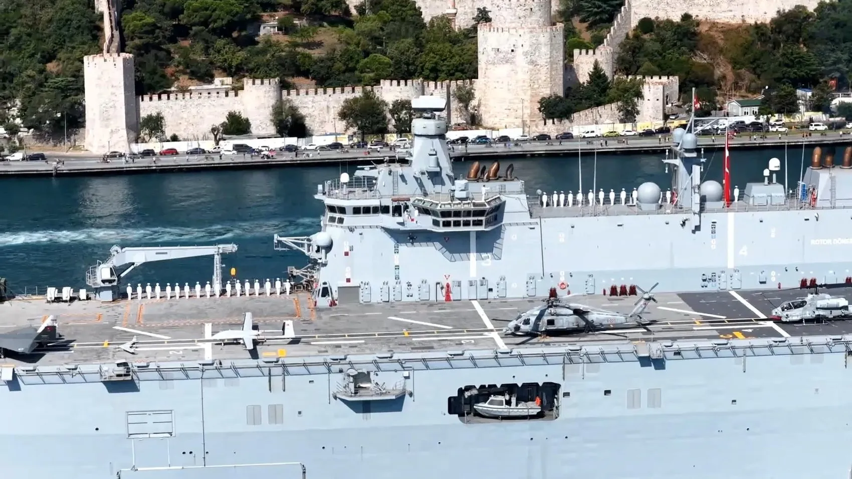 İstanbul Boğazı'nda 30 Ağustos coşkusu: 15 dev gemi tören geçişinde