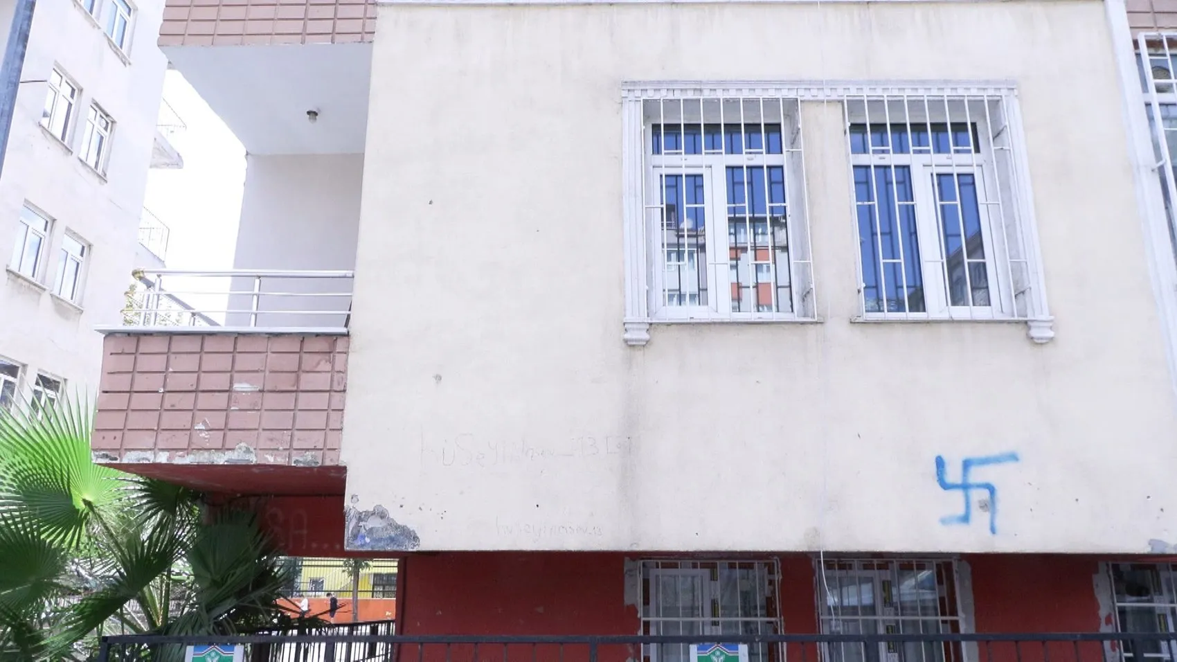 Bahçelievler'de gece yarısı balkon operasyonu Hırsızlar polisten kaçamadı