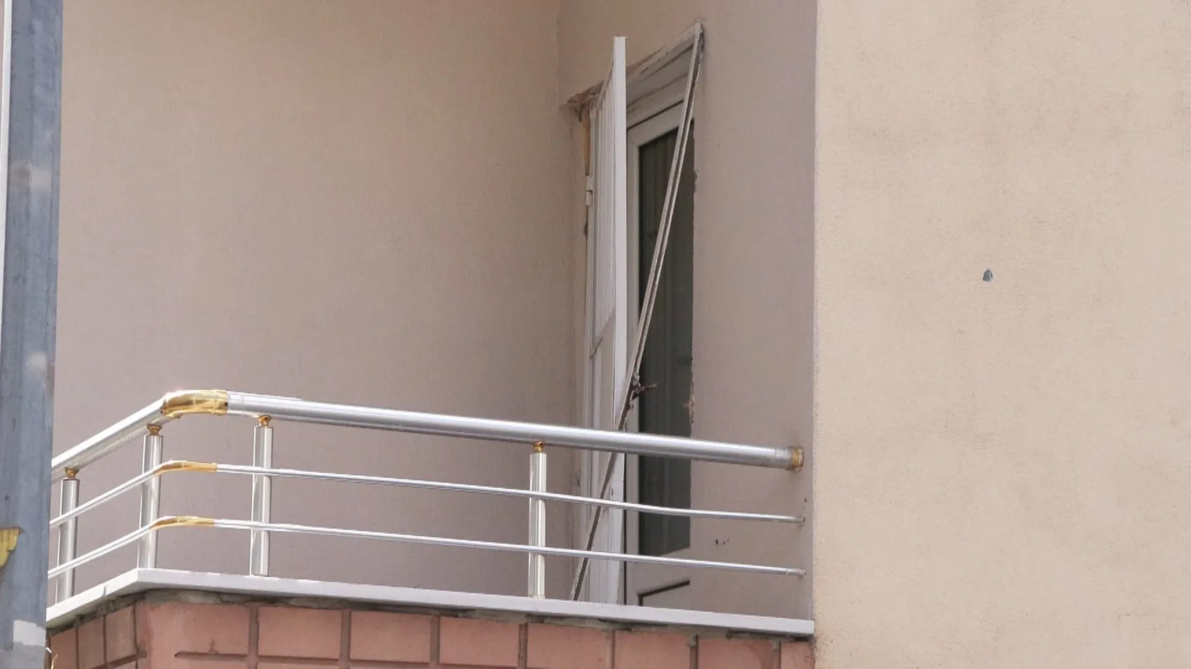 Bahçelievler'de gece yarısı balkon operasyonu Hırsızlar polisten kaçamadı