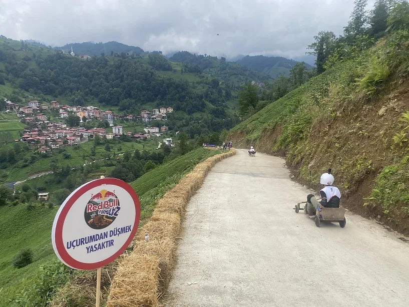 Rize’de tahta arabalar hız rekoru kırdı