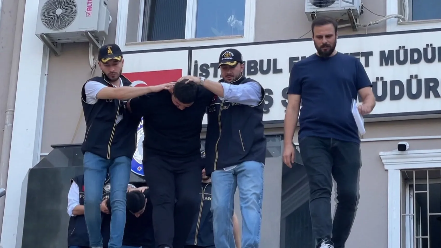 Fatih’teki cinayetin zanlıları Didim’de kıskıvrak yakalandı