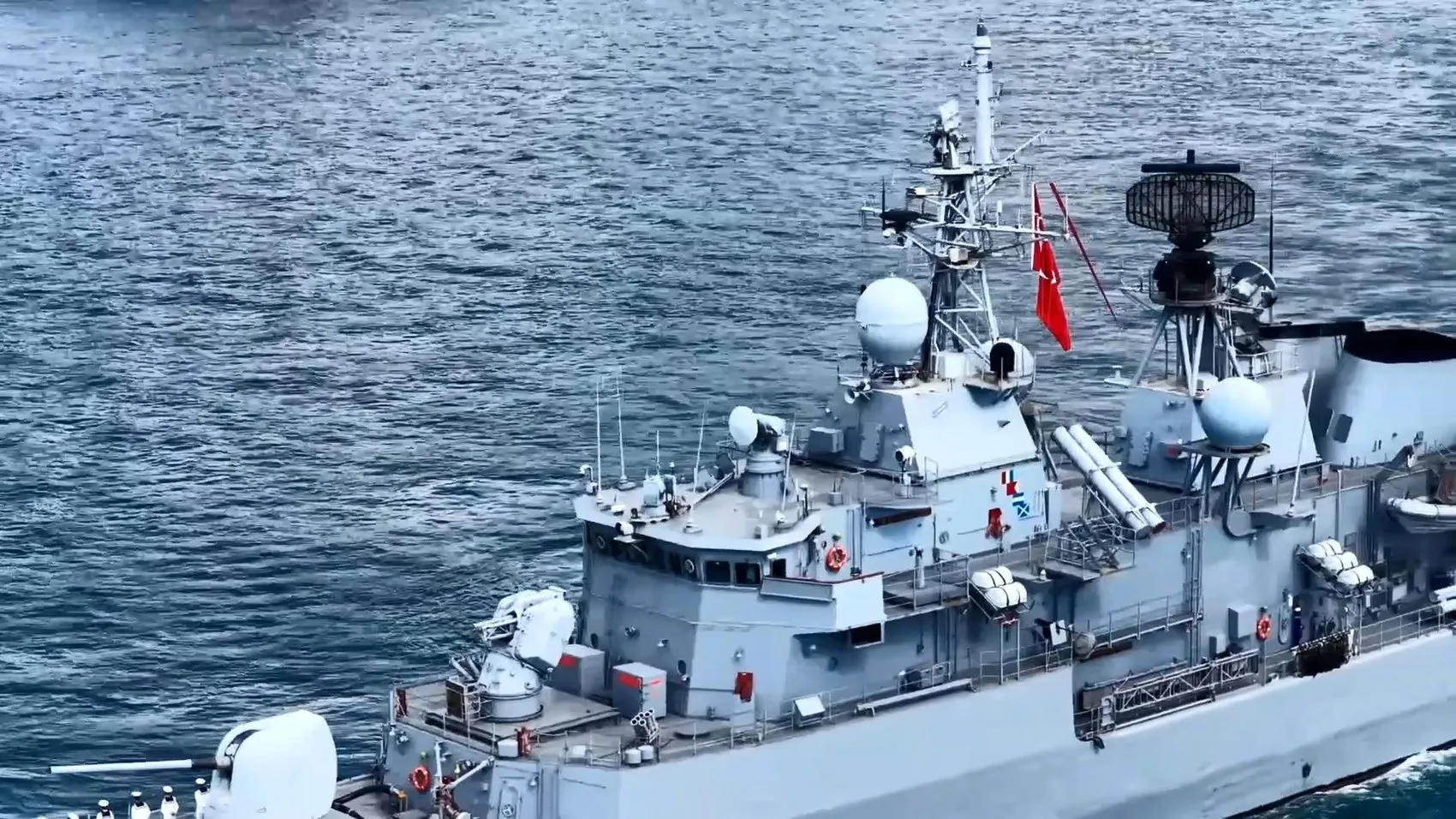 İstanbul Boğazı'nda 30 Ağustos coşkusu: 15 dev gemi tören geçişinde