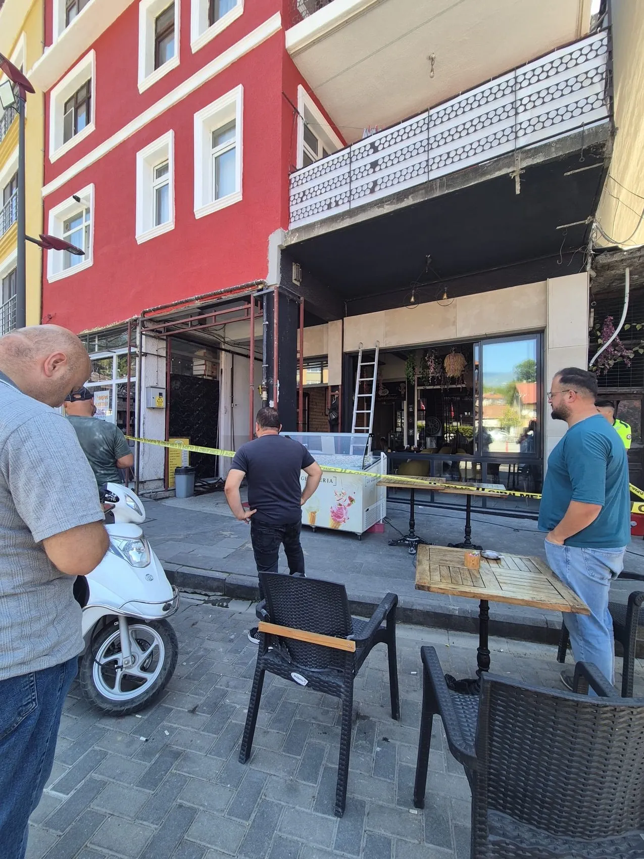 Bartın'da dış cephe işçisi elektrik akımına kapılarak hayatını kaybetti