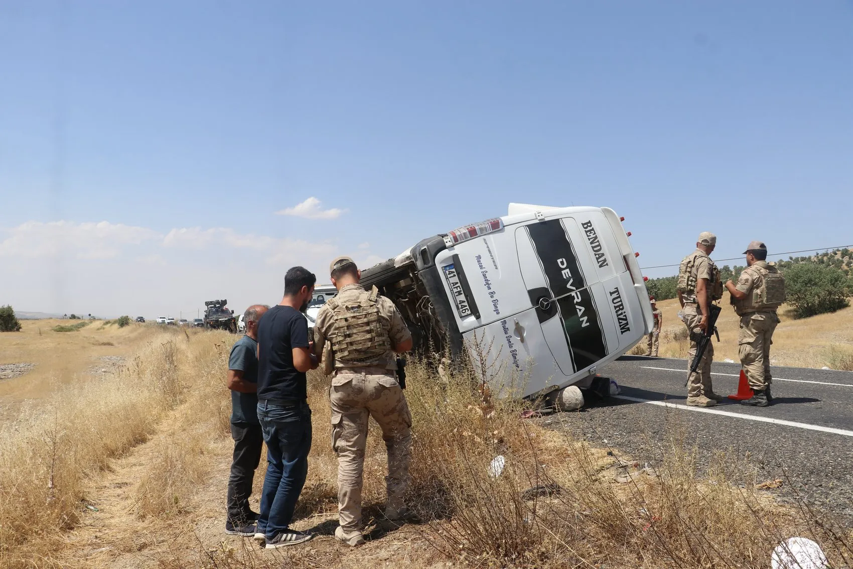 Lice yolunda minibüs faciası 3 can aldı