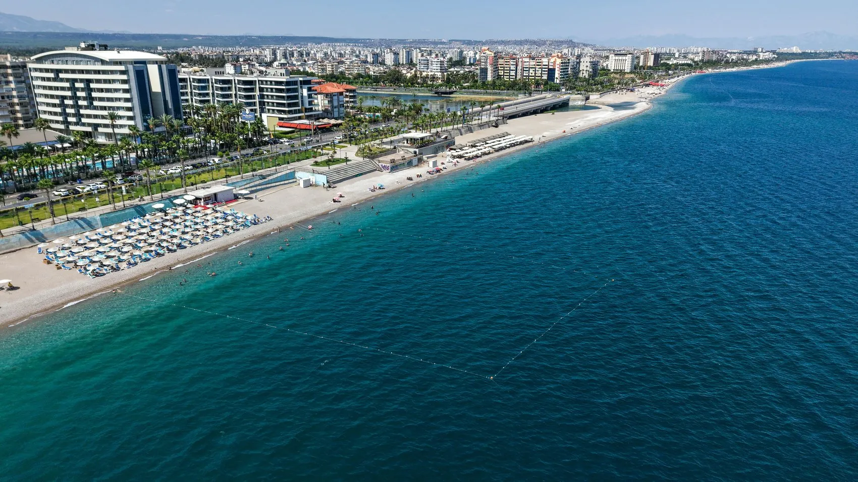 Konyaaltı Sahili’nde tehlikeli eksiklik