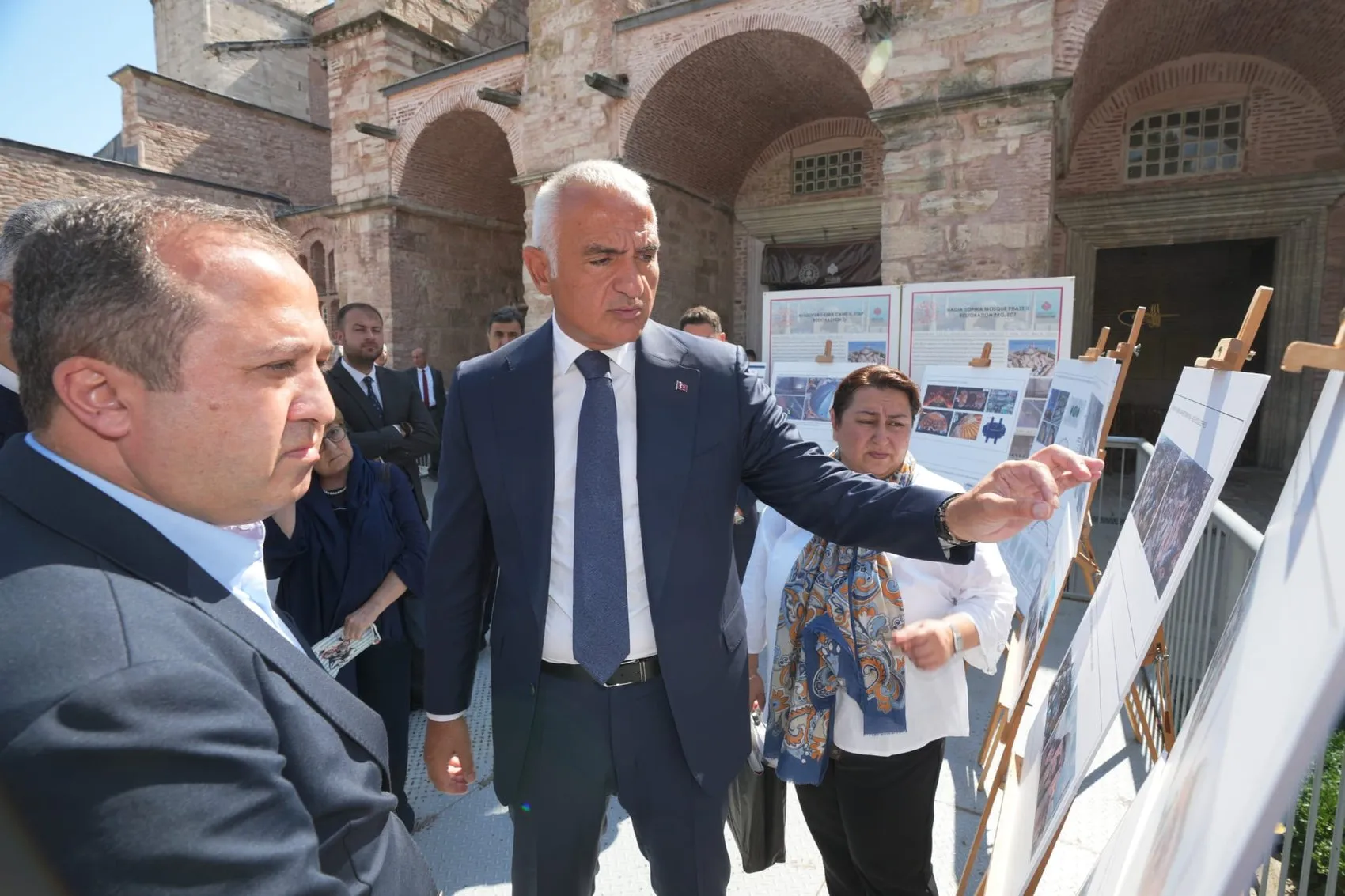 Bakan Ersoy Ayasofya'da Yürütülen Restorasyonun Kalbine İndi Kubbe Dışarıdan Güçlendirilecek