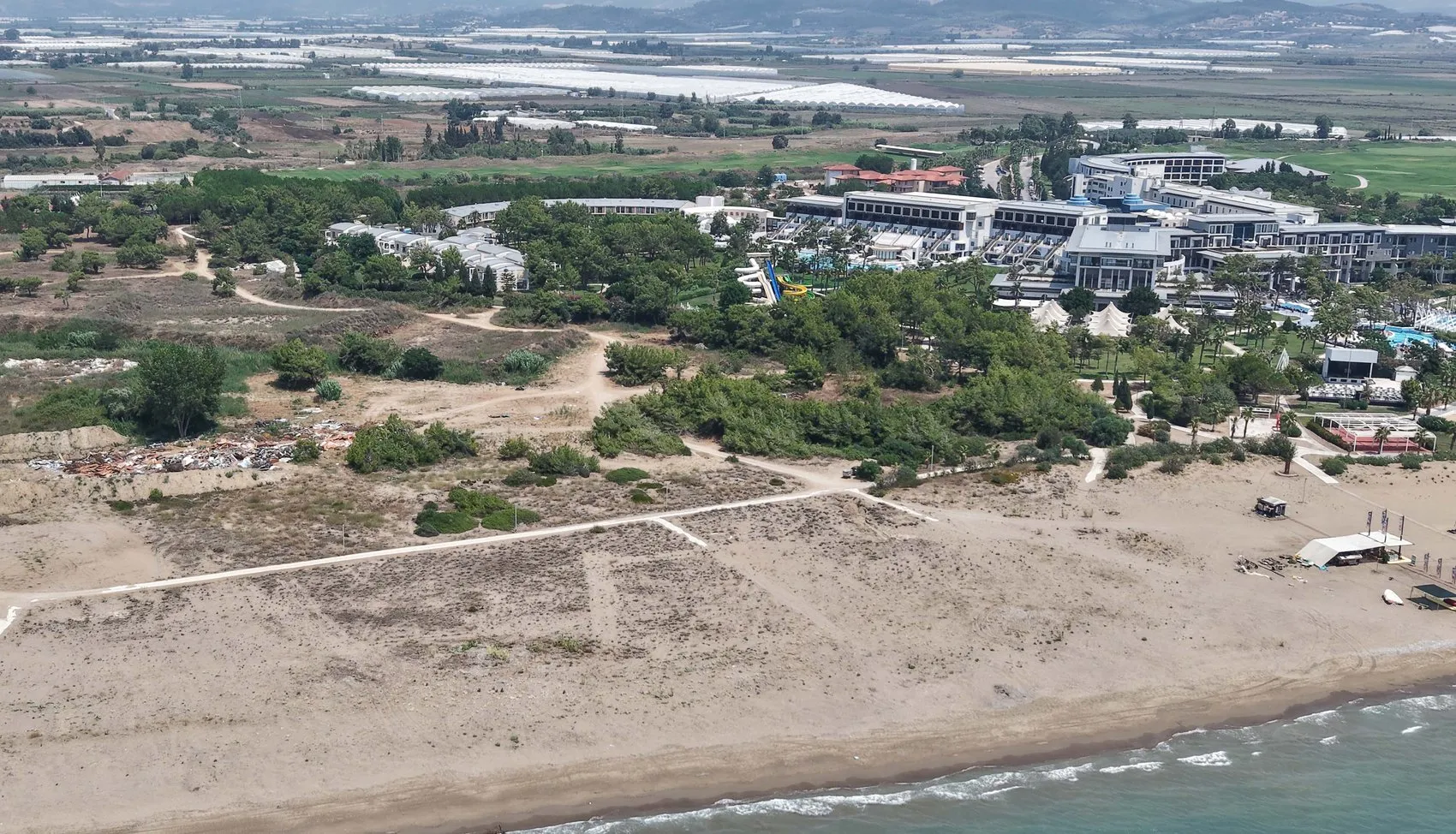 Caretta carettaların yuvasını çöplüğe çeviren otele sertifika şoku