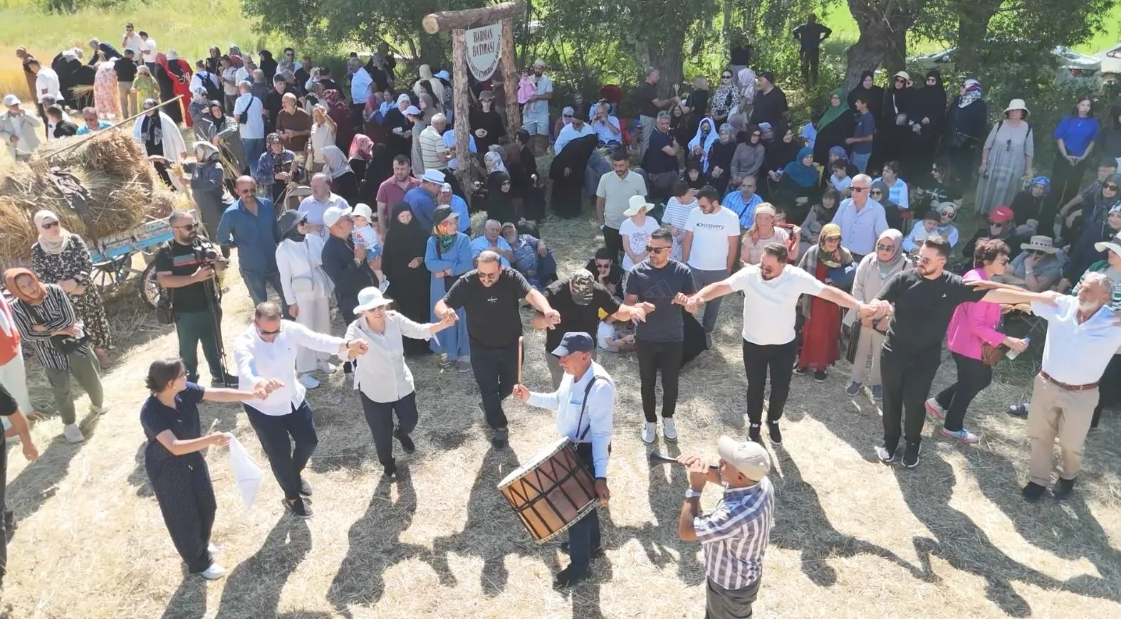 Bayburt’ta tırpanlı hasat mesaisi