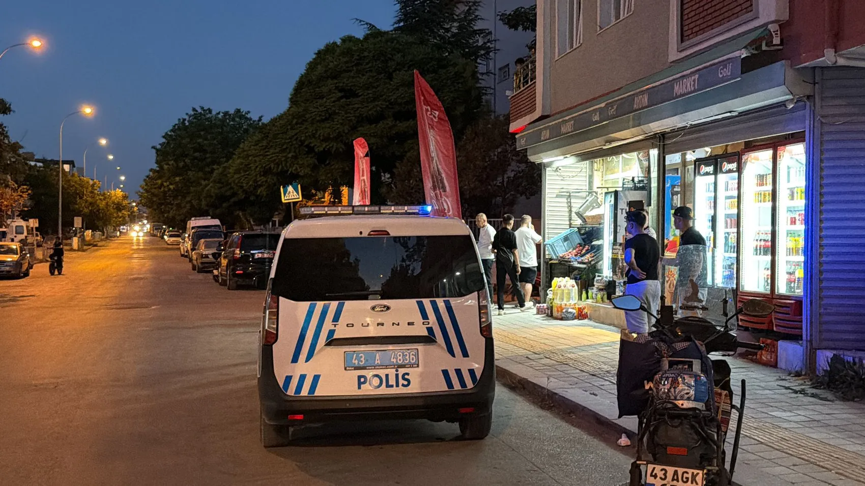 Marketin kapısına sığındı Kütahya'da eski eş bıçakladı