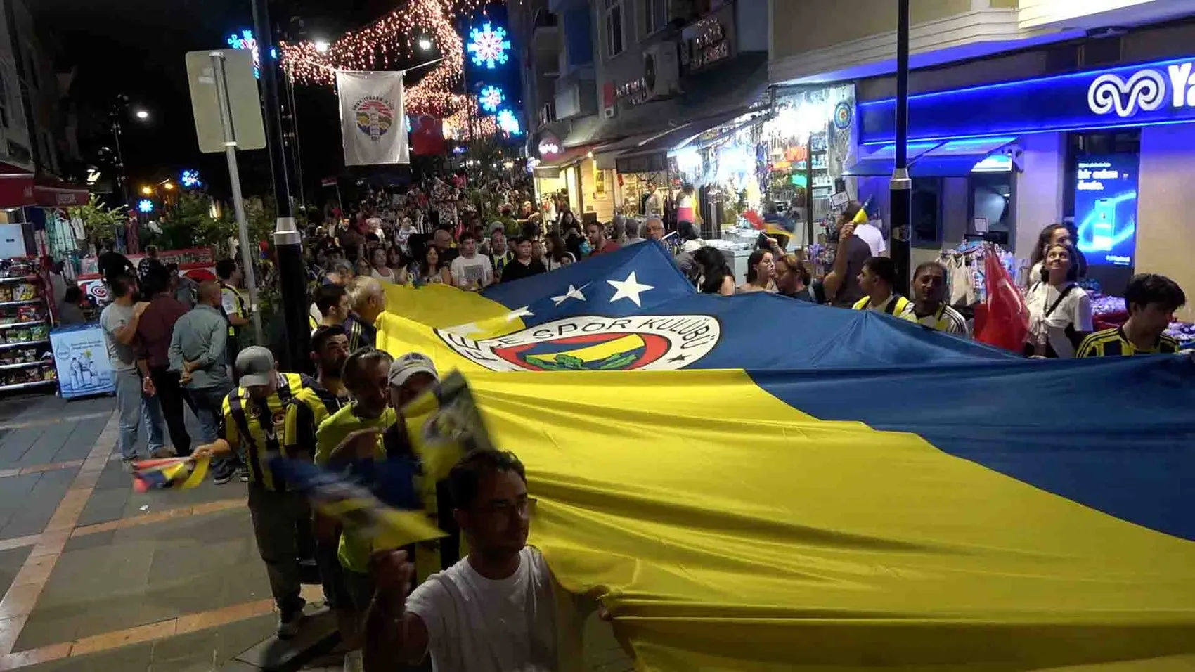 Şile sokaklarında bayram coşkusu: Zafer yürüyüşü renkli görüntülere sahne oldu