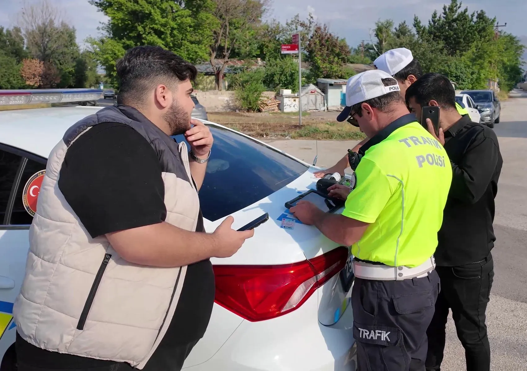 Erzurum'da düğün konvoyunda havalı korna çalan sürücüye ağır ceza
