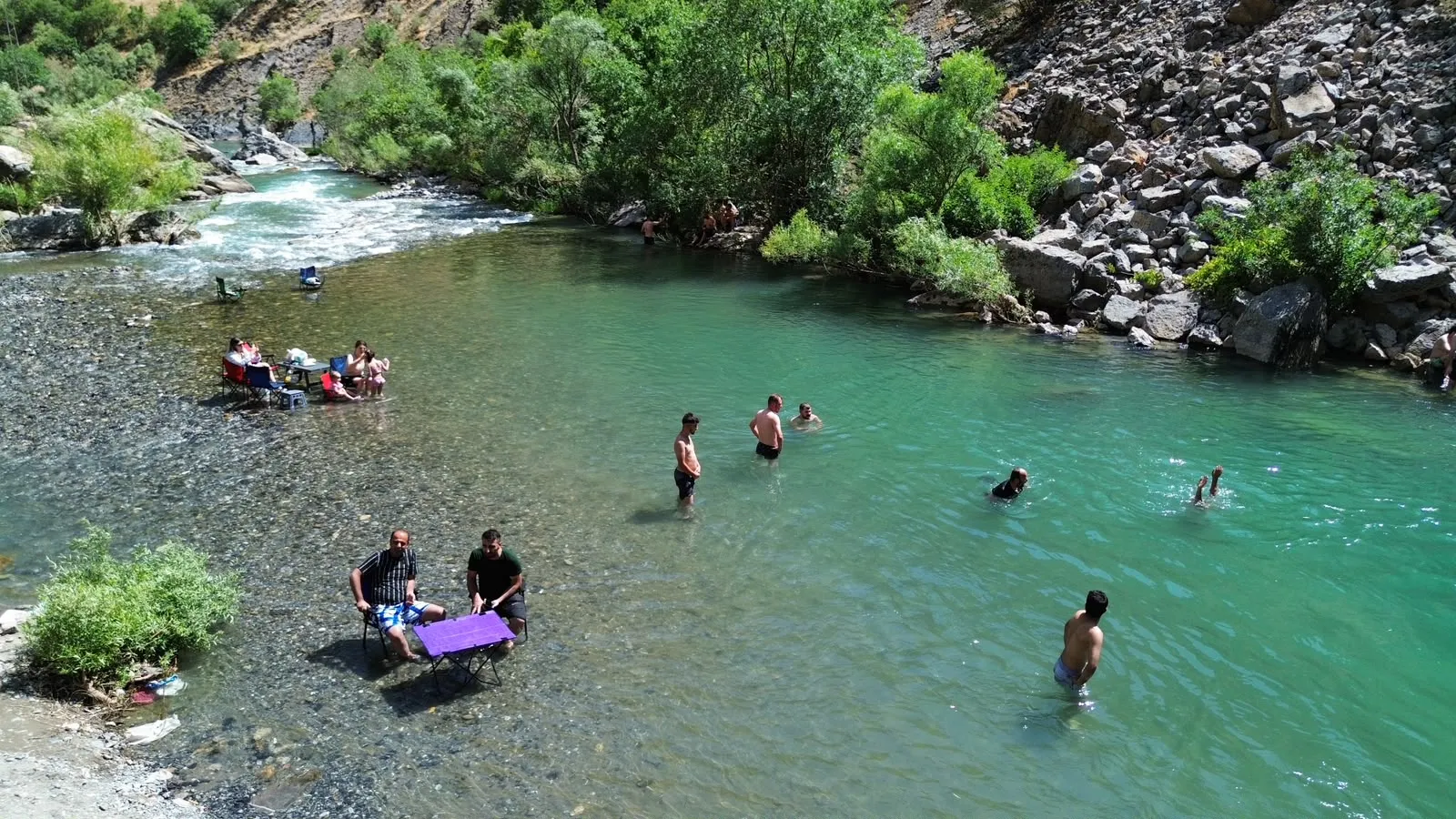 Hakkari’nin saklı cenneti Şine Deresi piknikçileri ağırlıyor