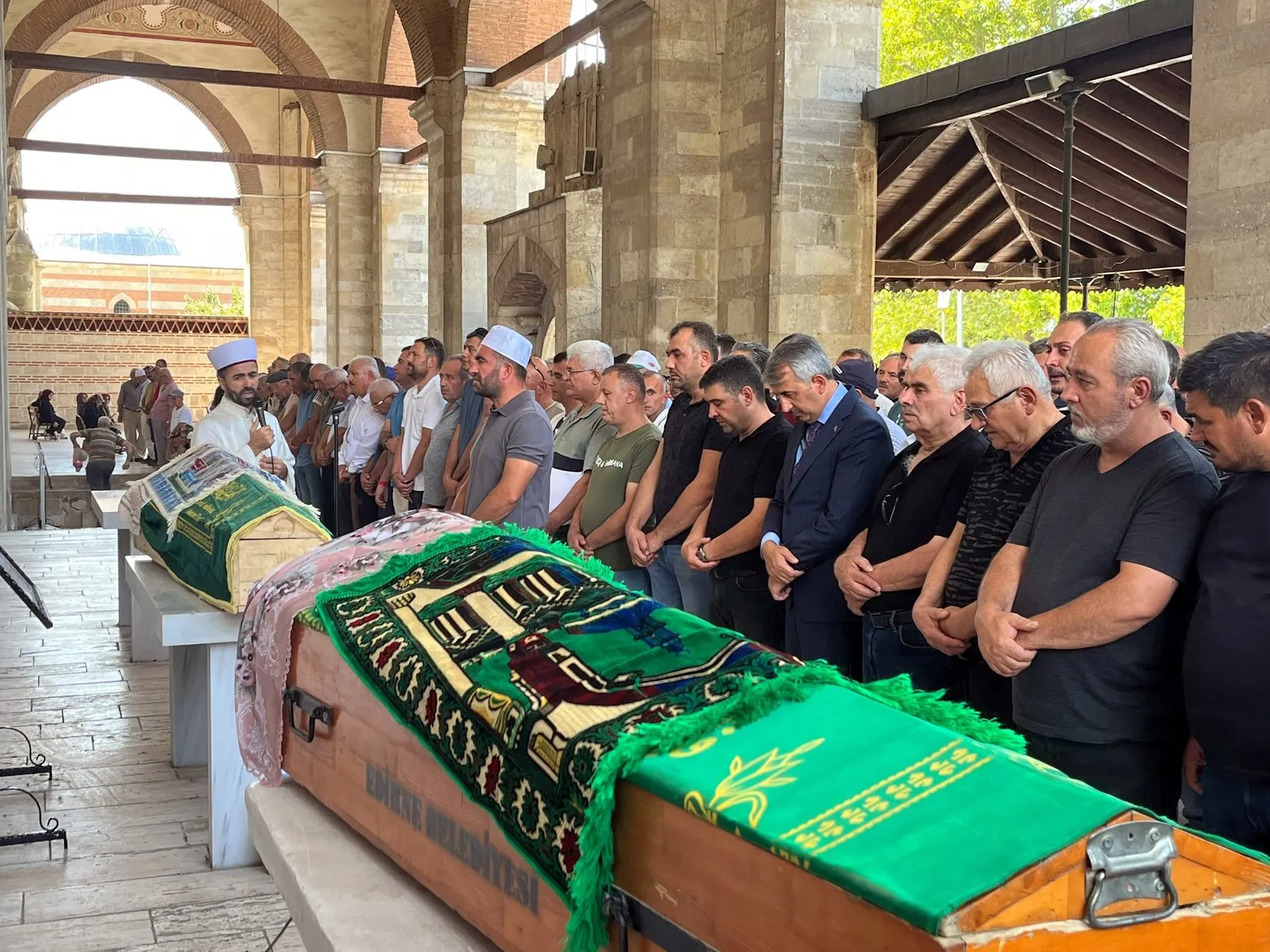 Edirne’de traktör kazasında hayatını kaybeden çift son yolculuğuna uğurlandı