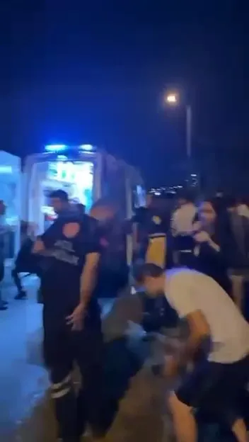 Büyükçekmece'de sabah mesaisi kâbusa döndü Servis otobüsü devrildi, 18 yaralı