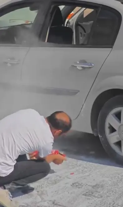 Sivas'ta seyir halindeki otomobil alevlere teslim oldu