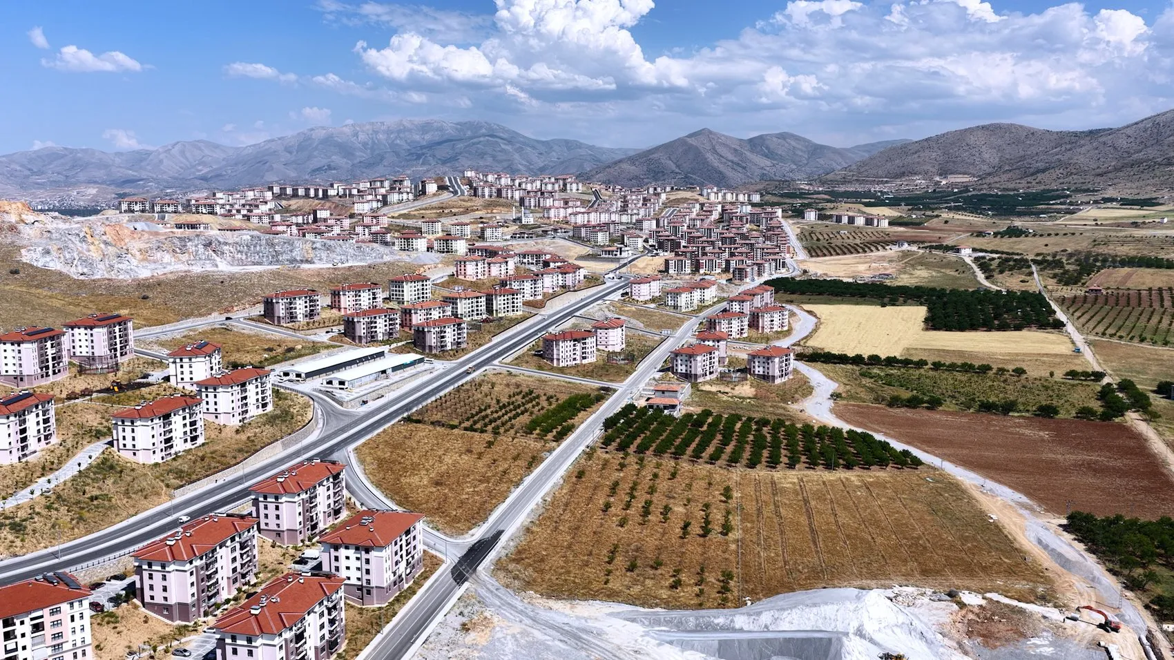 Malatya’da binlerce kişi yeni evine yerleşmeye başladı