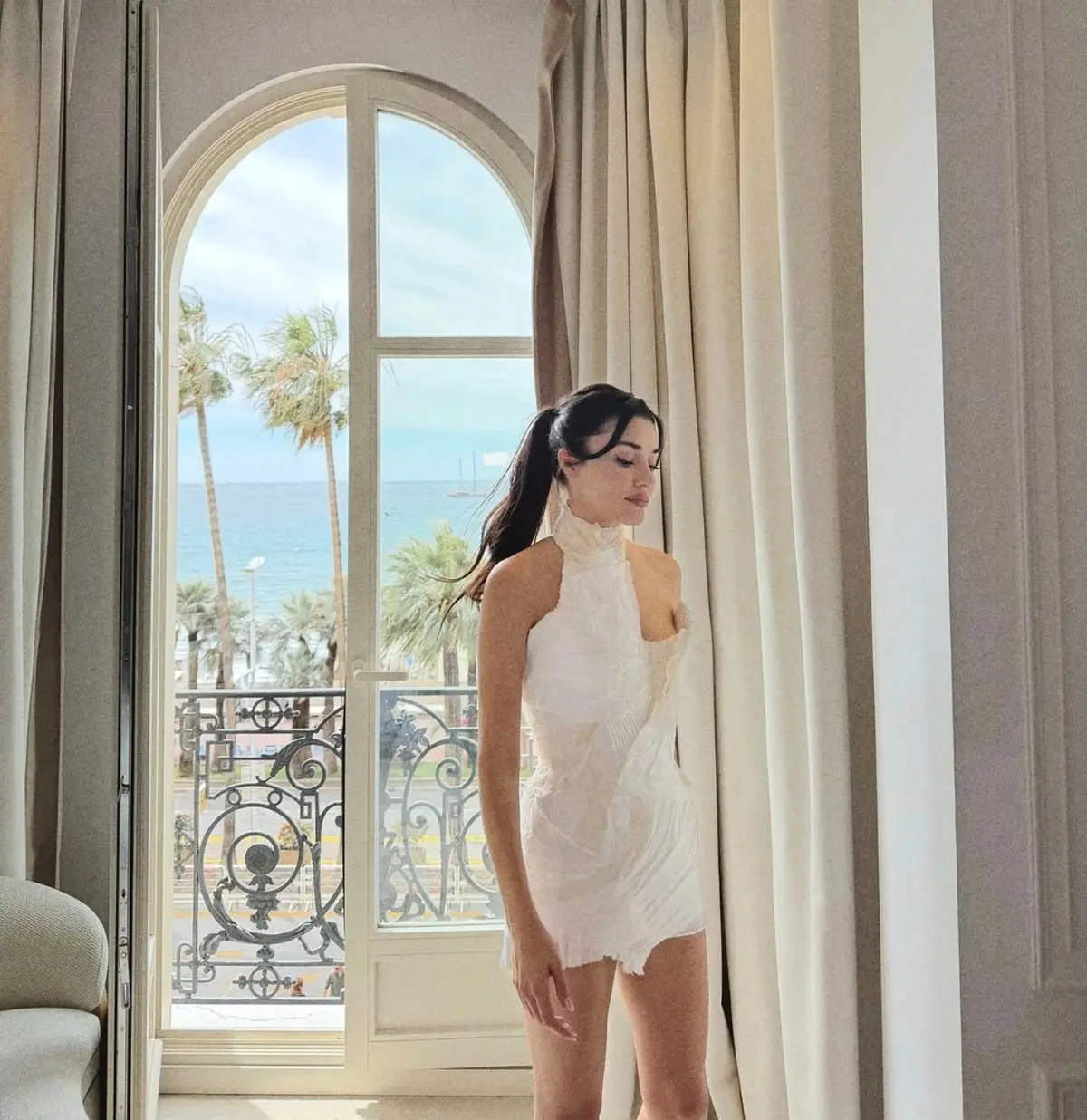 Hande Erçel in elbisesi sosyal medyanın diline düştü! 3