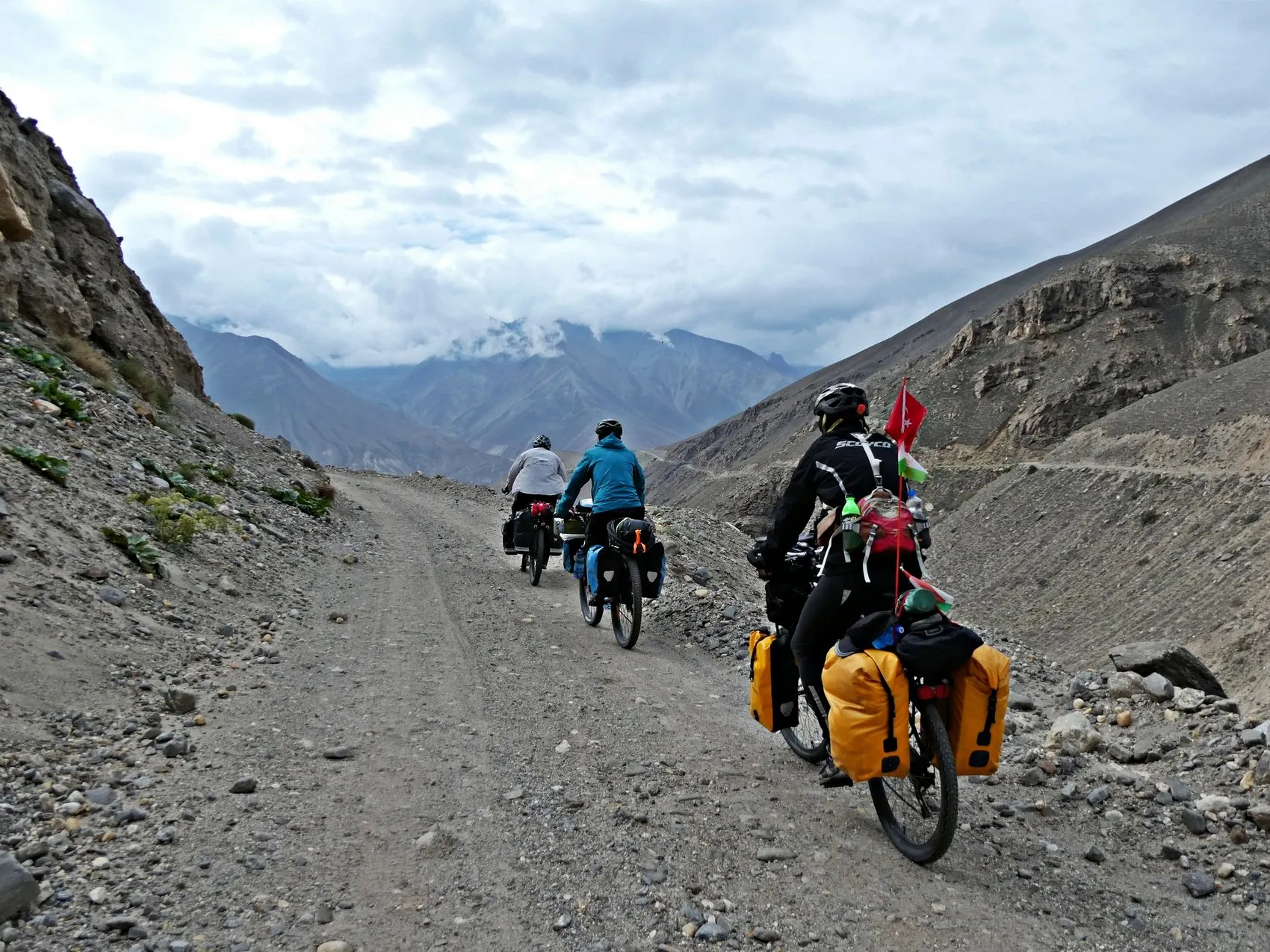 Edirneli bisikletçiler dünyanın çatısına pedal çevirdi