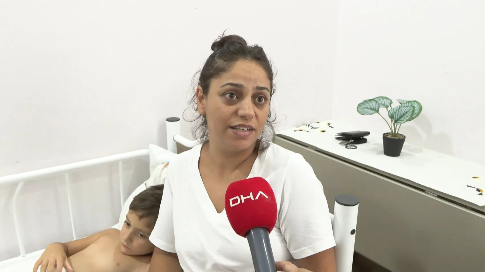 Bahçeye giren 4 yaşındaki Ediz'in üstüne futbol kalesi devrildi