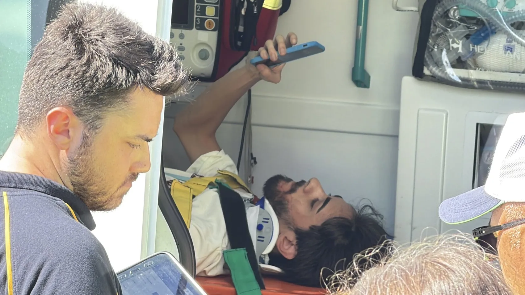 Kavşakta motosiklet ile otomobil çarpıştı, o anlar kamerada