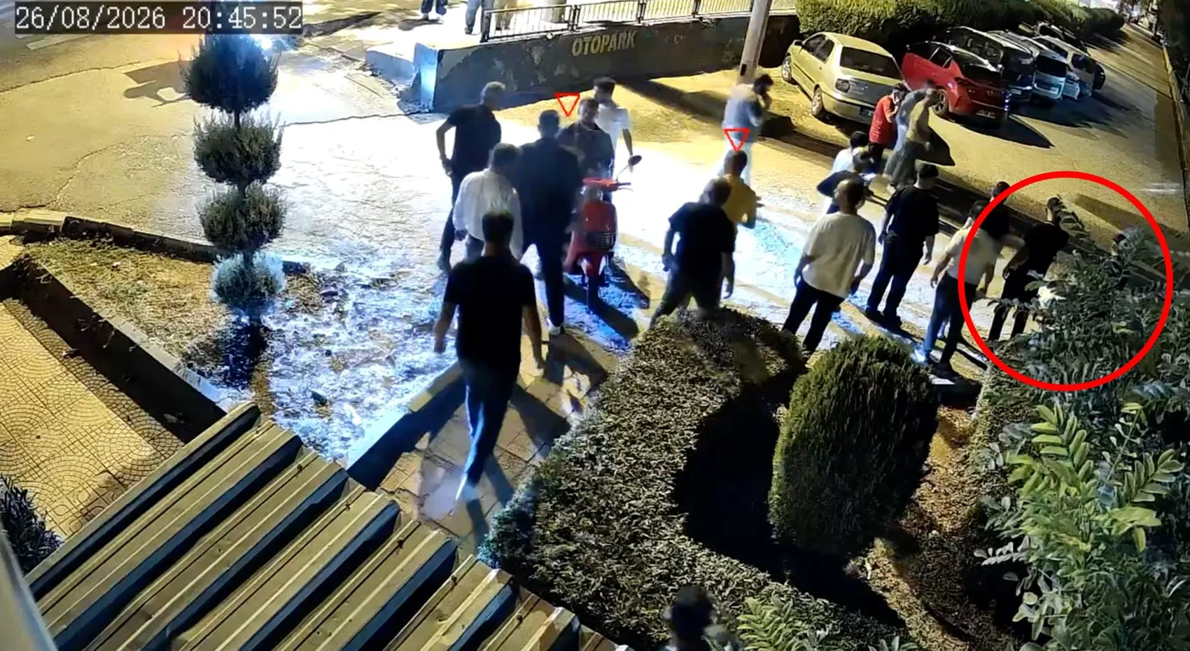 Parkta eşini vurup çocuğuyla kaçtı, yakalandı adliyede