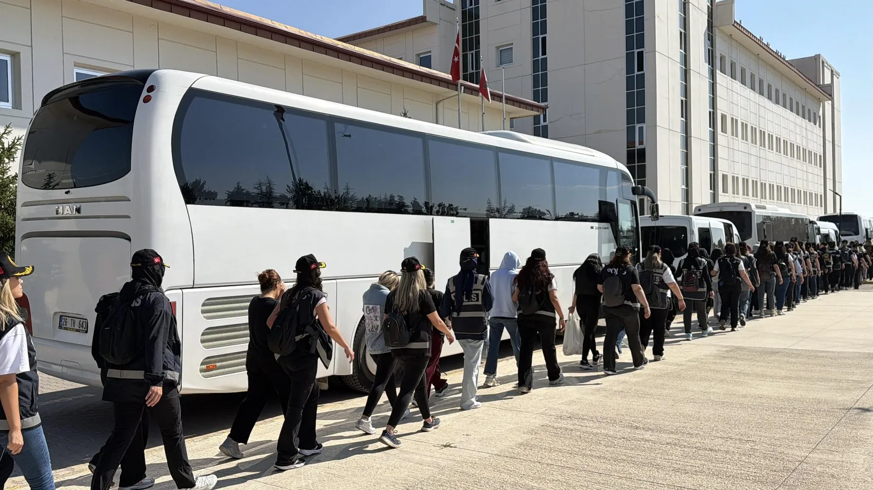 Modem yalanıyla 801 kişiyi dolandıran şebekeye operasyon
