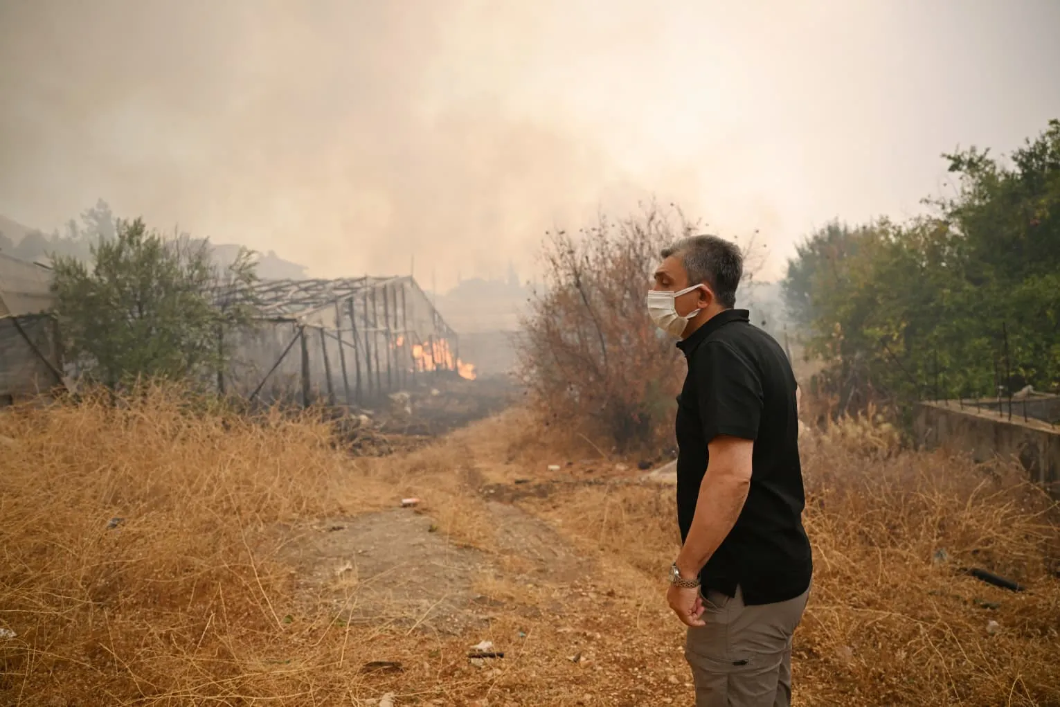 Antalya Valisi Şahin Yangın devam ediyor, rüzgar hafifledi
