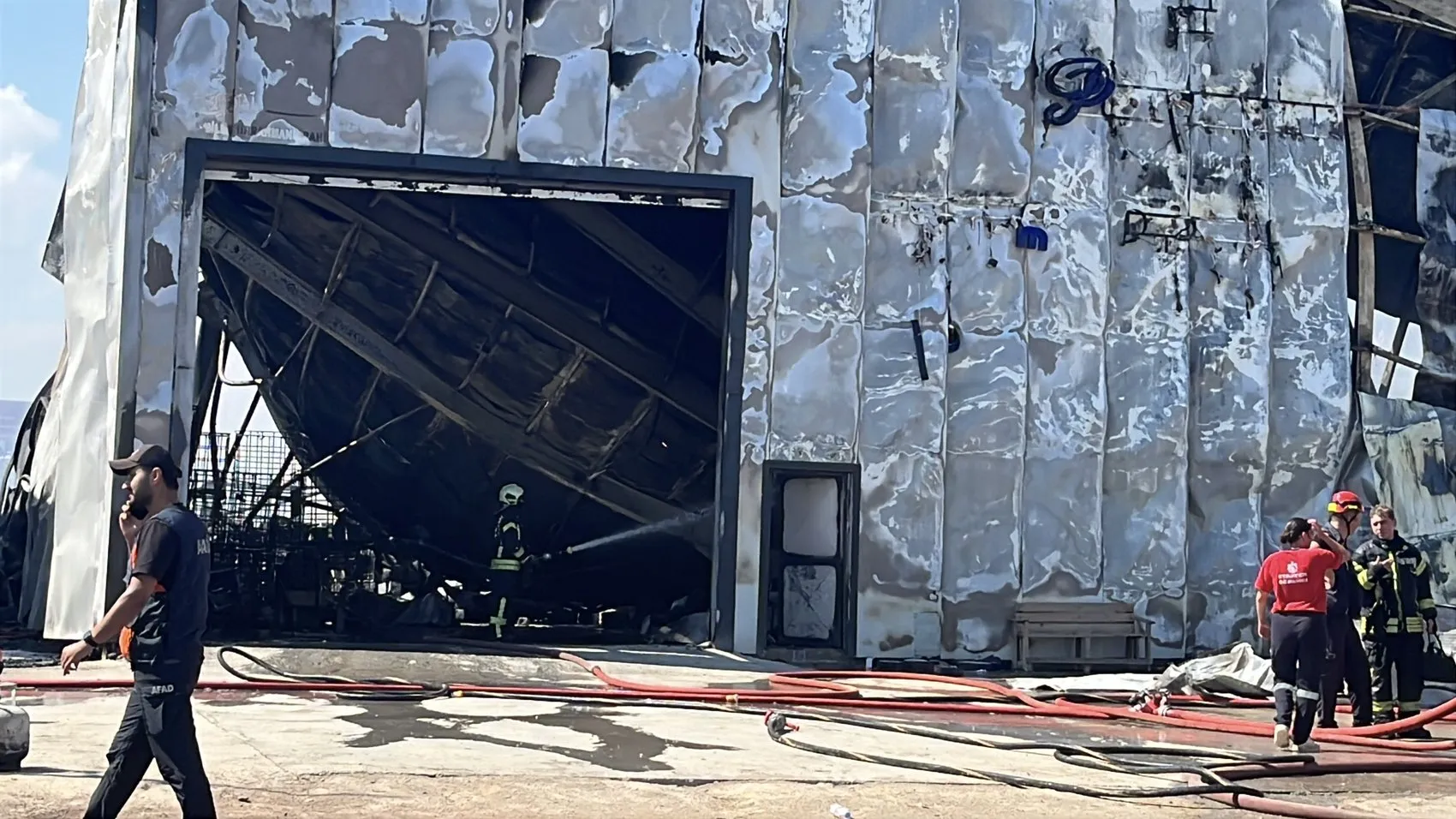 Gebze’de kimyasal fabrika yangını 2 yaralı