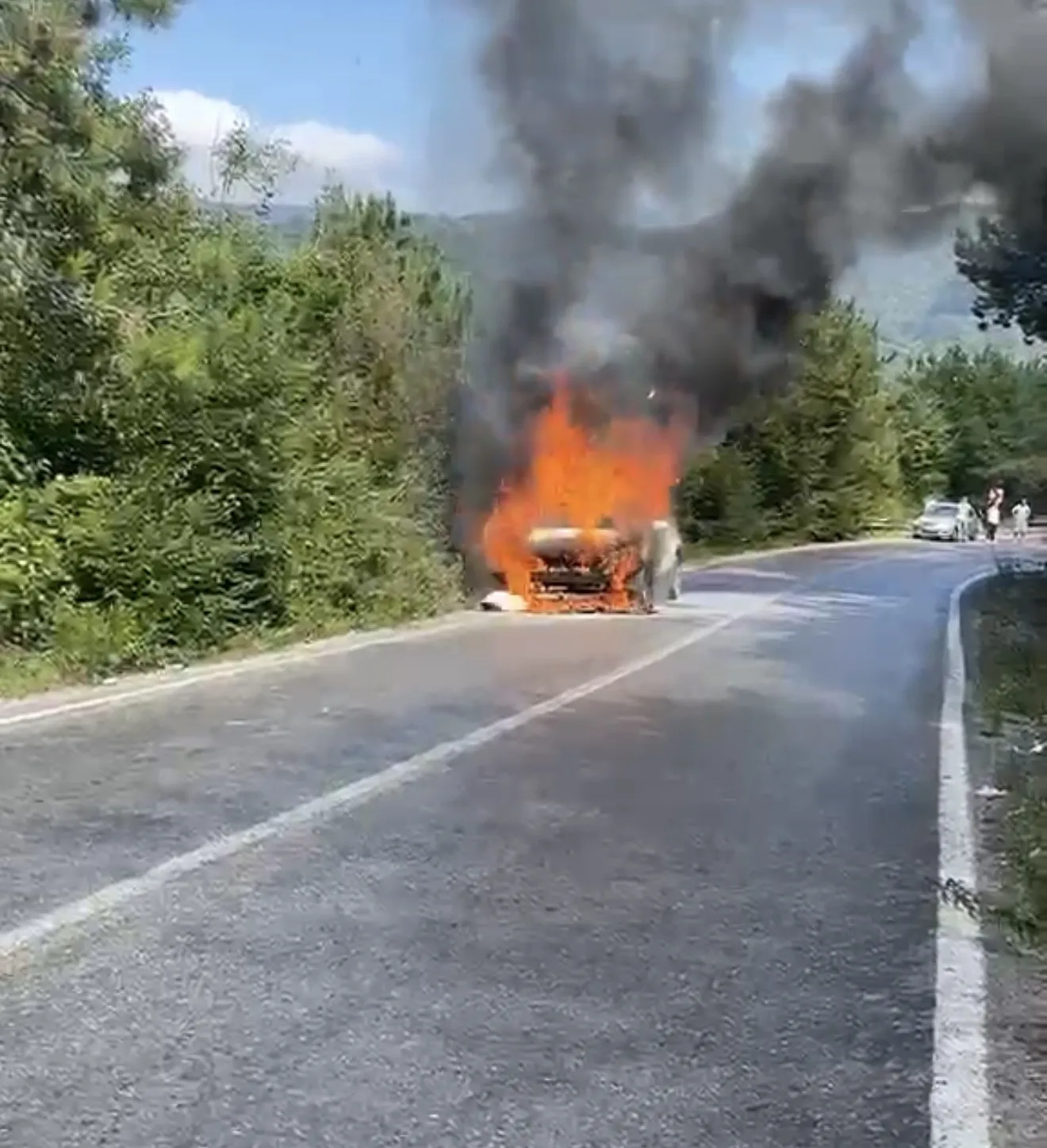 İnkumu yolunda seyir halindeki otomobil küle döndü