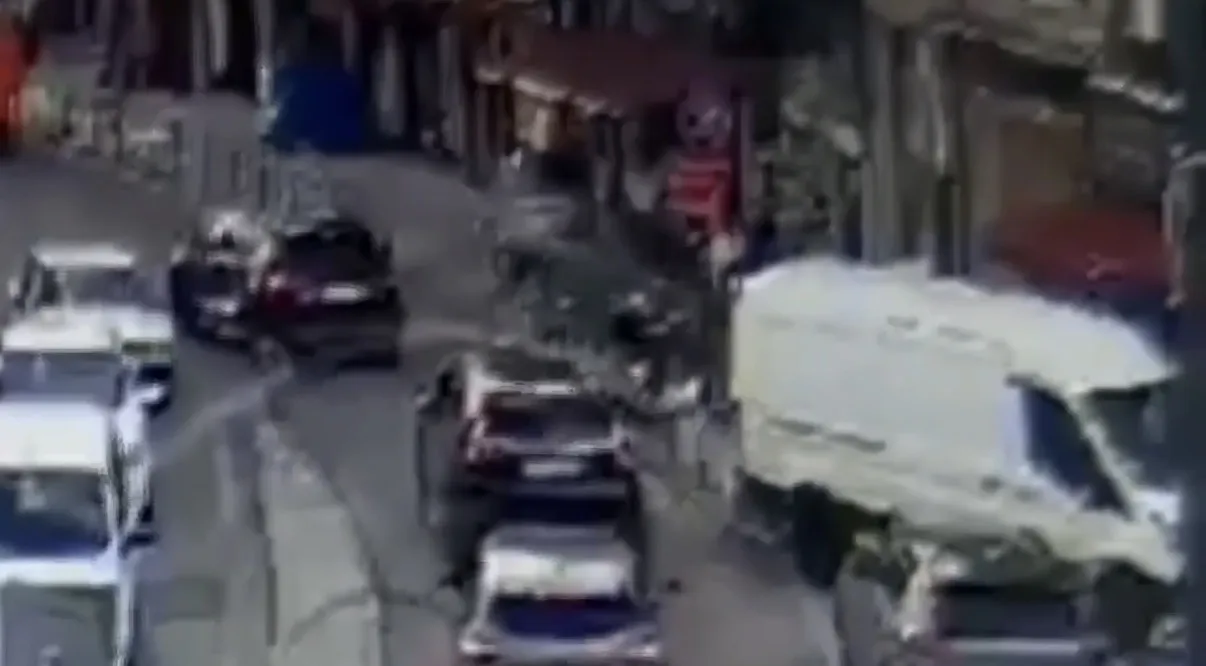 Beykoz'da dehşet anları: Kaldırımdaki yayaların arasına daldı