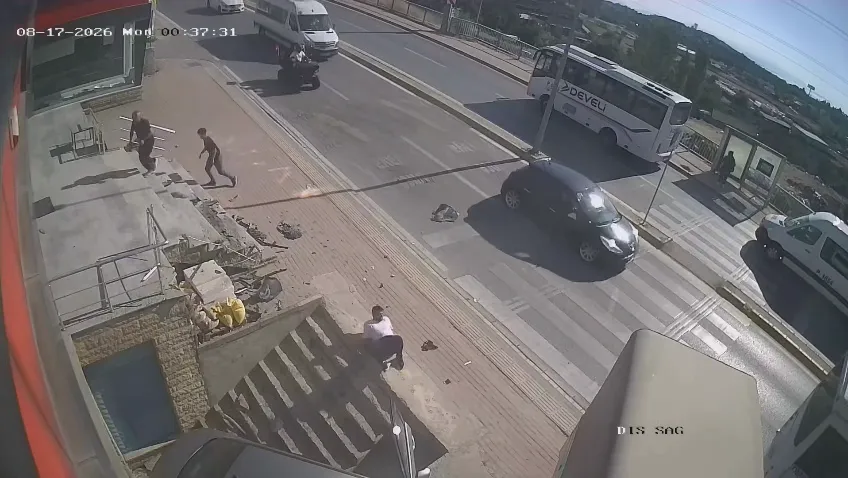 Darıca'da merdiven boşluğuna uçan otomobilden saniyelerle kurtuldular