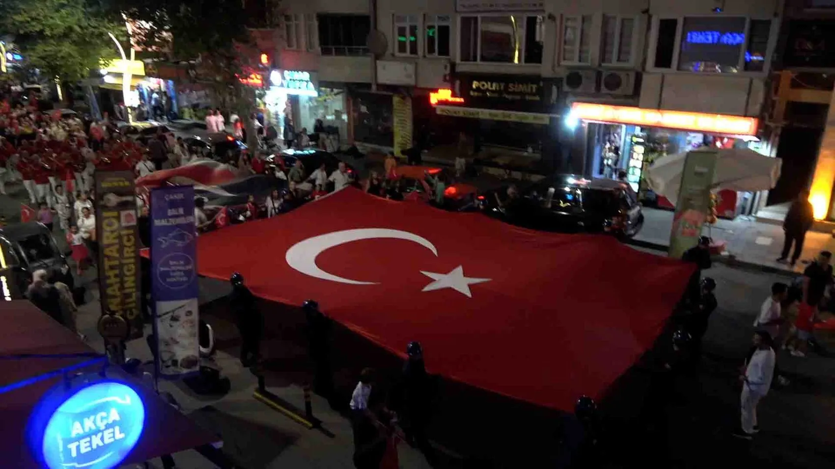 Şile sokaklarında bayram coşkusu: Zafer yürüyüşü renkli görüntülere sahne oldu