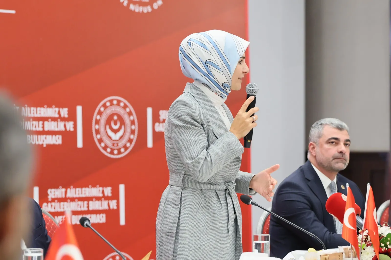 Mardin'de şehit aileleri ve gazilerle buluşan Bakan Göktaş Bu ülke, biz beraber oldukça daha da güçlü olacak