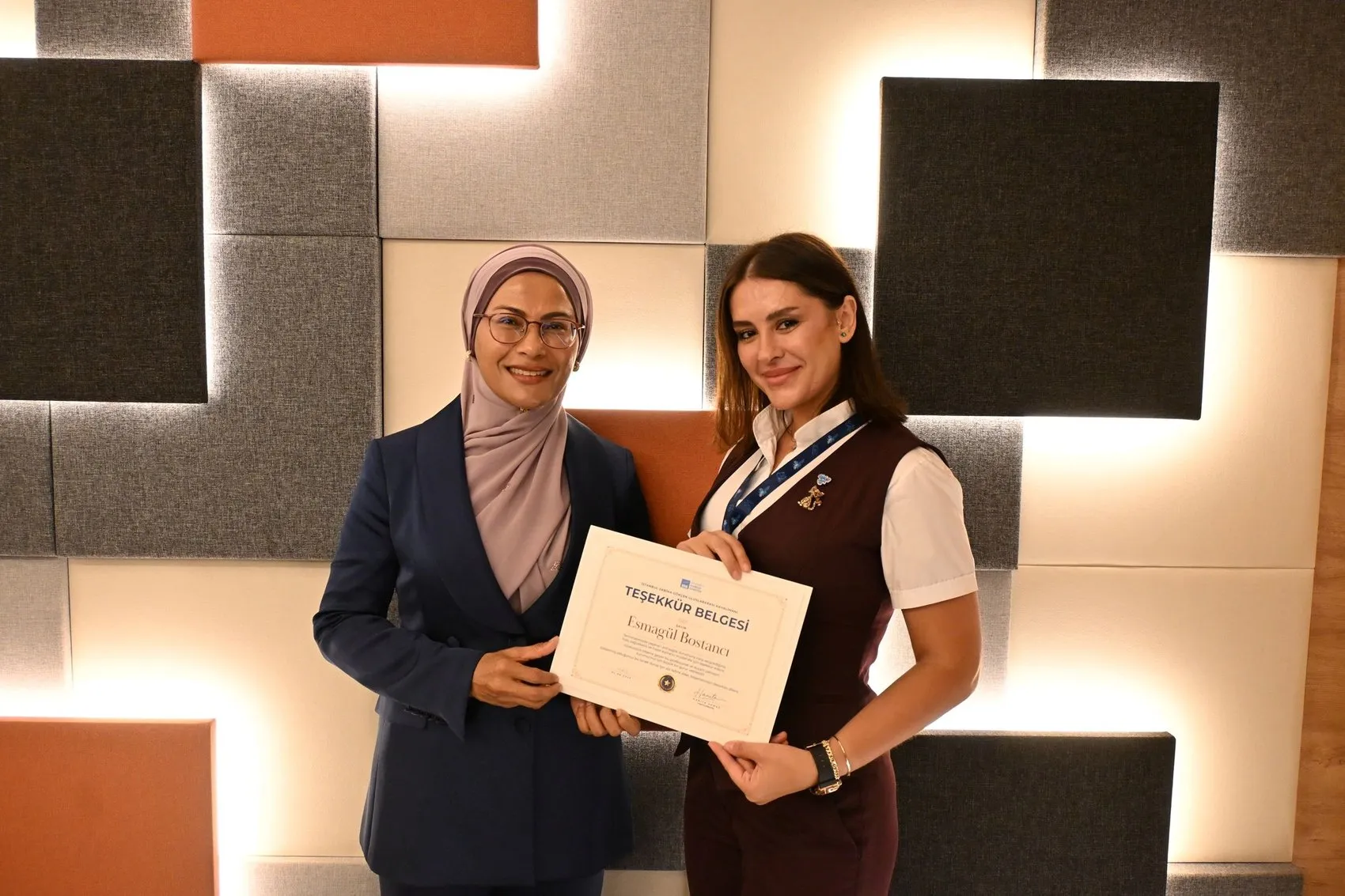 Havalimanında hayata tutunan bebek için kahramanlık ödülü